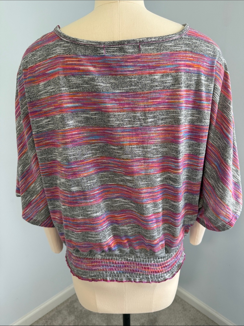 Almost Famous Striped Heathered V-Neck Women’s Top in Gray and Pink SZL - Picture 2 of 15